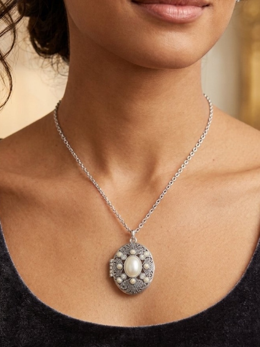 Avon Iconic Pearly Locket 
Silver-Tone Filigree l Necklace
NEW
Extender. Box.